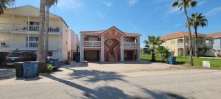 Large 3 Bedroom with Big Pool - Campeche Triplex unit A home - 8