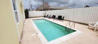 Overlooks Pool, Easy Walk to Beach Home unit D - Island Morning Sun 4 - 9