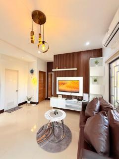 DJS TRANSIENT Home near Airport, Netflix, Fast Wifi, Hot &Cold Shower - 0