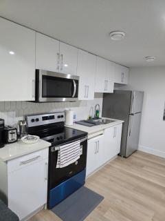 Lush 1 Bedroom house with WiFi in Edmonton - 3