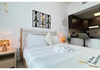 Stylish Hydra Studio -Serene City Escape - 3