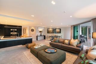 Q1 Luxury Central Apartment - 3
