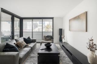 Luxury City Escape Steps from RAC Arena - 9