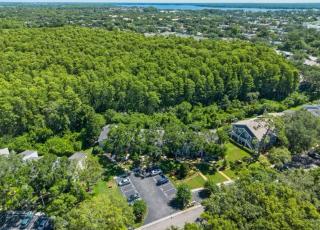Cozy and Costal 10 Min to Beach Pool, Sauna, Pool table - 6