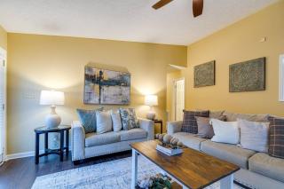 Bright Fayetteville Vacation Home with Fireplace! - 7
