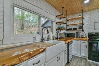 Tranquil Mountain Retreat With Hot Tub Pet Friendly - 6