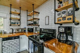 Tranquil Mountain Retreat With Hot Tub Pet Friendly - 2