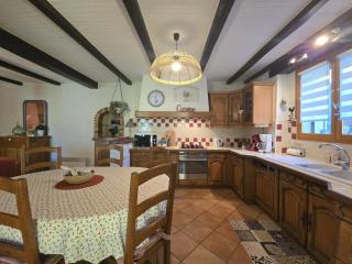 Maison de village avec jardin clos, randonnées, vélos gratuits, cheminée et équipements bébé. - FR-1-616-232 - 3