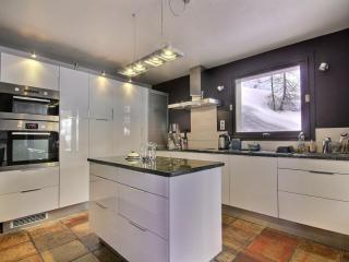 Chalet spacieux avec terrasse et jacuzzi, proche des pistes pour 14 personnes - FR-1-455-268 - 8