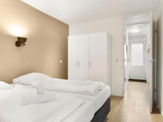 Wooded Park Retreat in Drenthe - 4