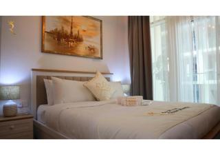 Danity Oasis 1BR - Poolside Retreat Near Masdar Park & City Centre - 9