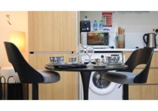 Danity Oasis 1BR - Poolside Retreat Near Masdar Park & City Centre - 1