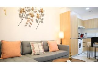 Danity Oasis 1BR - Poolside Retreat Near Masdar Park & City Centre - 4