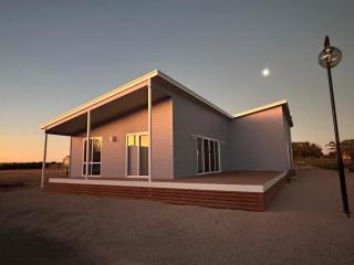 Driftwood Beach House - Coastal Haven North Beach - 0