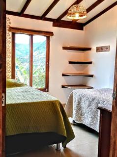 Country cabin with panoramic view among clouds - cabaña refugio entre nubes - 1