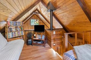 Rainier Vintage Retreat With Hot Tub-Fireplace-WiFi - 9