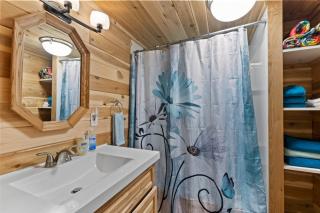 Rainier Vintage Retreat With Hot Tub-Fireplace-WiFi - 6