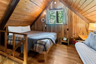 Rainier Vintage Retreat With Hot Tub-Fireplace-WiFi - 3