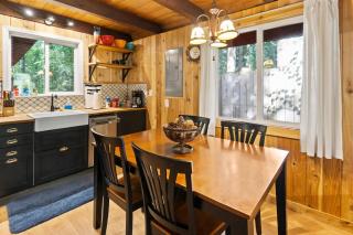 Rainier Vintage Retreat With Hot Tub-Fireplace-WiFi - 1