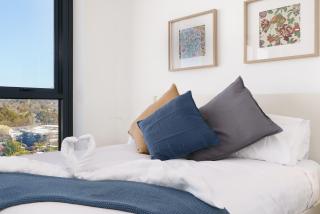 Bright 1BR Apartment with Stunning Views - Hosted by Canstay - 4