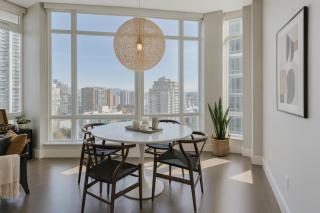 Luxury Downtown Escape 2 Bedrooms on Granville - 3