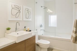 Luxury Downtown Escape 2 Bedrooms on Granville - 1