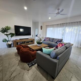 Te Aro Villa 3 brand new 5 brm villa with pool - 6