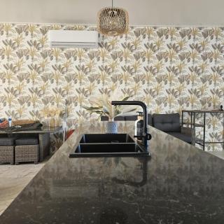Te Aro Villa 3 brand new 5 brm villa with pool - 4