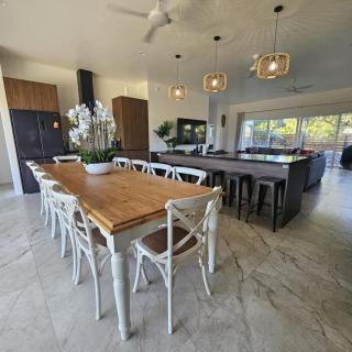 Te Aro Villa 3 brand new 5 brm villa with pool - 9