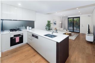 Modern Rosebery 3BR Loft w Parking & Self Check-in - 1