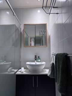 Tranquil Leafy Escape By The City & James Street - 4