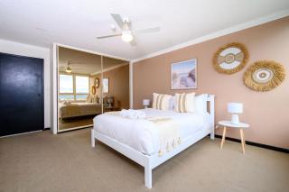 Panoramic water views Heated Pool, Sauna, Home theatre, Tennis court - 3