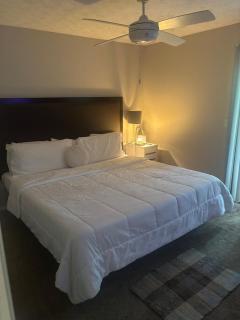 Truist park walkable apt - 7