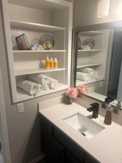 Truist park walkable apt - 3