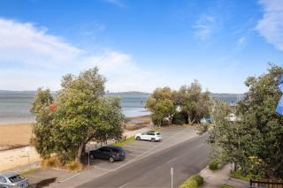 Rhyll Seaside Penthouse - 6