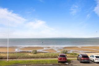 Rhyll Seaside Penthouse - 2