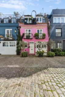 Iconic Pink House from Love Actually, Notting Hill - 9