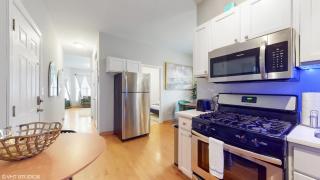 Bright & Chic Stay Near Medical District - 8