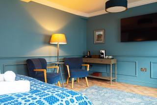 Central Whitchurch - Lowcross House Guest Bedroom 1 - 5