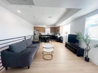 Culver Hideaway Private Room with Share Living Space D3 - 6