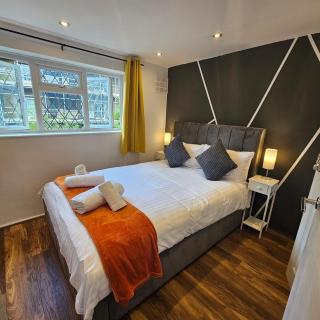 Stylish and Central Room private Bathroom, Smart TV - 5