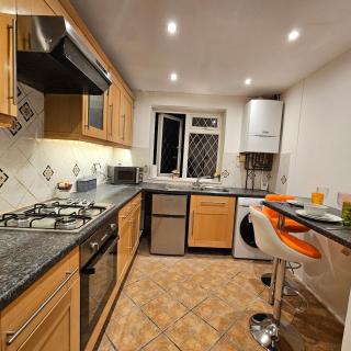 Stylish and Central Room private Bathroom, Smart TV - 4