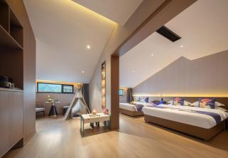 GUI YUAN ZHEN PIN HOTEL- Approximately 3 kilometers from the East Gate of Zhangjiajie National Forest Park - Free one-way pick-up or drop-off service for over 3 nights - English speaking customer service - 6