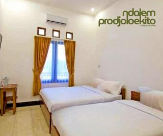 Ndalem Prodjoloekito Homestay by Sawiji - 6