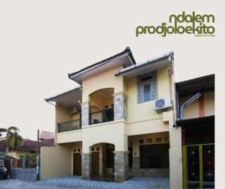 Ndalem Prodjoloekito Homestay by Sawiji - 8