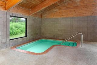 AmericInn by Wyndham West Salem - 7