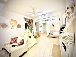 Netflix-Seaview-SunsetView-PuteriBeach-Mutiara Beach Resort Melaka - 3