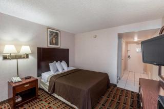 Days Inn by Wyndham Amarillo East - 1