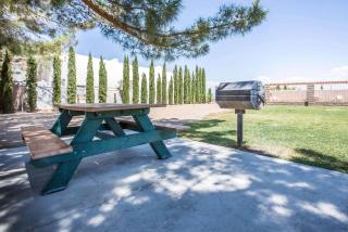 Days Inn by Wyndham Ridgecrest near China Lake Naval Station - 1