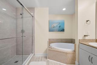 Laketown Wharf #1826 - 1